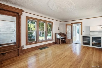 Welcome home to this charming historical Colonial, ideally - photo 3