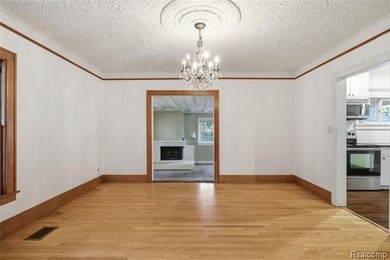 Welcome home to this charming historical Colonial, ideally - photo 5