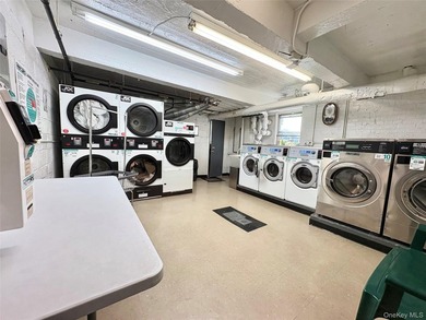 Welcome to this bright and spacious one-bedroom, one-bathroom - photo 10