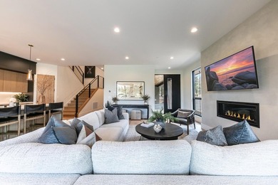 Step into luxury living with this stunning 4-bedroom, 3.5-bath - photo 8