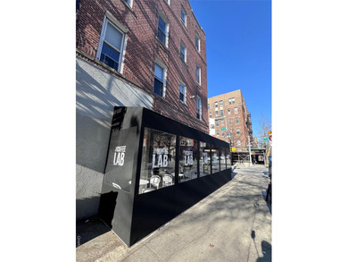 Mixed use building for sale. Zoning C1-3, R6A, Three Stores with - photo 3