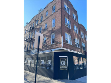 Mixed use building for sale. Zoning C1-3, R6A, Three Stores with - photo 4