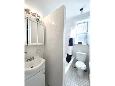 Mixed use building for sale. Zoning C1-3, R6A, Three Stores with - photo 7
