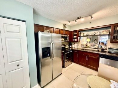 Lake Condo For Sale in Delray Beach, Florida