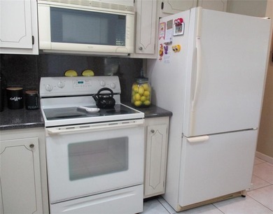 BEAUTIFUL, VERY SPACIOUS CORNER UNIT OFFERING ABUNDANT NATURAL