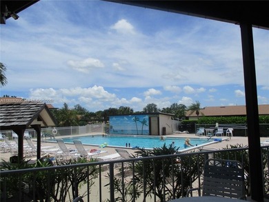 Welcome to the Twin Lakes South Condos in Stuart. This active - photo 2