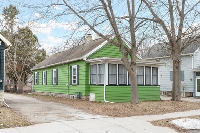 Lake Winnebago Home For Sale in Oshkosh Wisconsin