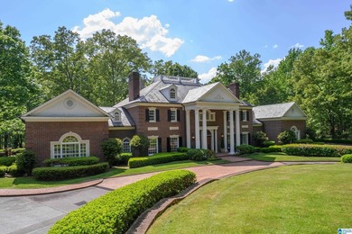 8.5 acre estate w/impeccable Georgian architecture set within a - photo 2
