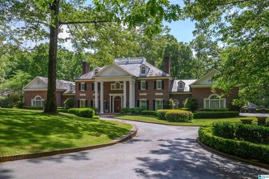 8.5 acre estate w/impeccable Georgian architecture set within a - photo 3