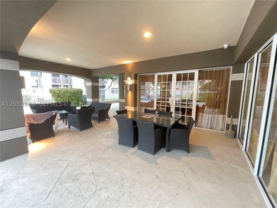 Beautiful 2-bedroom, 2-bathroom condo on the first floor - photo 4