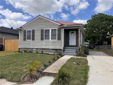 A GEM in Gentilly! Modern 3 bedroom 2 bathroom recent renovation - photo 1