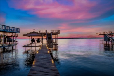 Stunning home, deep open water, beautiful sunsets, 9 hole golf - Lake Home For Sale in Star Harbor, Texas