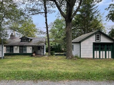 (private lake, pond, creek) Home For Sale in Dingmans Ferry Pennsylvania