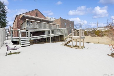 Charming Detached Home with Expansion Potential in Country Club - photo 4