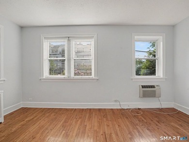 Charming and updated 1-bedroom corner condo in sought-after Glen - photo 11