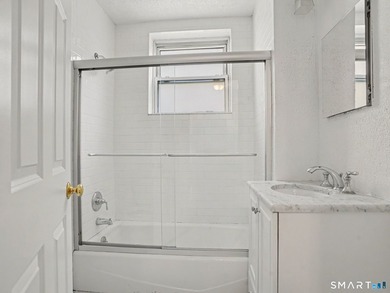 Charming and updated 1-bedroom corner condo in sought-after Glen - photo 12