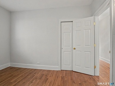 Charming and updated 1-bedroom corner condo in sought-after Glen - photo 14