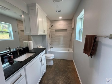 Rare opportunity to own a truly unique, immaculate shop property - photo 14