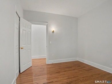 Charming and updated 1-bedroom corner condo in sought-after Glen - photo 15