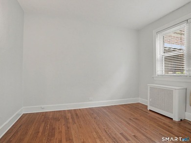 Charming and updated 1-bedroom corner condo in sought-after Glen - photo 16