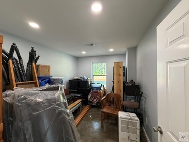 Rare opportunity to own a truly unique, immaculate shop property - photo 17