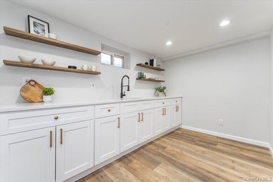 Welcome to this stunning fully renovated home, move-in ready - photo 21