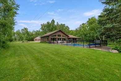 Custom built south facing energy efficient, single level 1,836 - photo 1