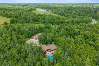 Custom built south facing energy efficient, single level 1,836 - photo 2
