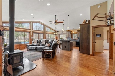 Custom built south facing energy efficient, single level 1,836 - photo 5