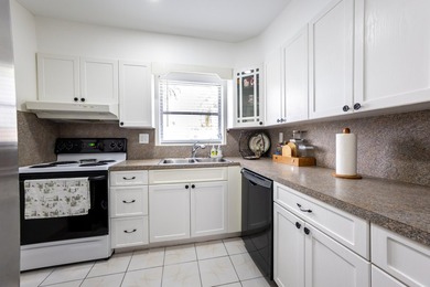 Charming and move-in ready 2-bedroom, 2-bath villa located in - photo 6