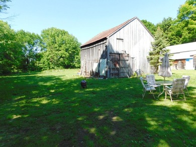 Investors take notice! This 3 bedroom 2 bathroom home nestled in - photo 5