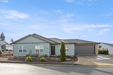 (private lake, pond, coastal) Home For Sale in Sutherlin Oregon