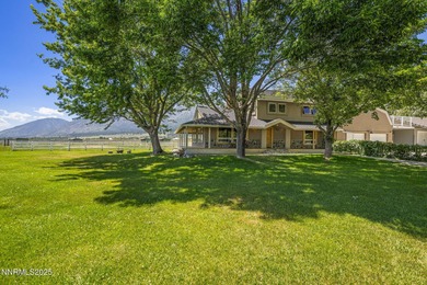Welcome to your dream horse property! Tucked behind an automatic - photo 3