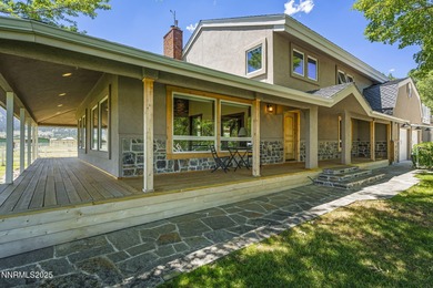 Welcome to your dream horse property! Tucked behind an automatic - photo 5