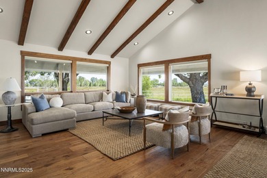 Welcome to your dream horse property! Tucked behind an automatic - photo 8