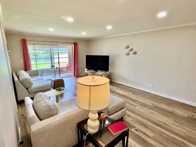 Beautifully renovated 2nd story lake front condominium in a - photo 12