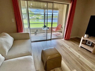 Beautifully renovated 2nd story lake front condominium in a - photo 13