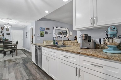 Welcome to this beautifully maintained Craftsman-style home - photo 14