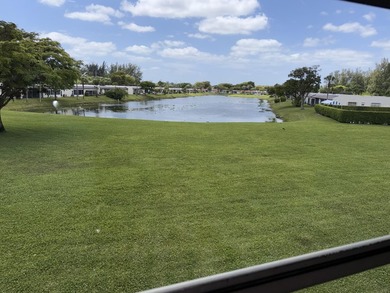 Beautifully renovated 2nd story lake front condominium in a - photo 14