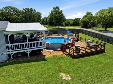 VA-approved and just 2 miles from Lake Tenkiller! This spacious - photo 15