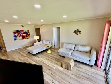 Beautifully renovated 2nd story lake front condominium in a - photo 18