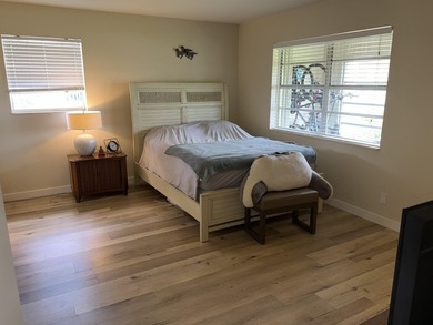 Beautifully renovated 2nd story lake front condominium in a - photo 22