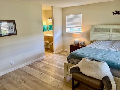Beautifully renovated 2nd story lake front condominium in a - photo 25