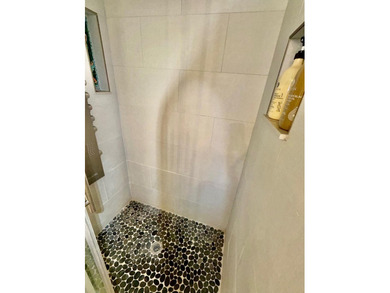 Beautifully renovated 2nd story lake front condominium in a - photo 31