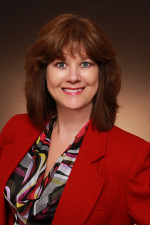 Cindy Hack with RE/MAX Properties East in KY advertising on LakeHouse.com