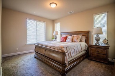 This beautifully maintained mountain retreat offers the perfect - photo 5