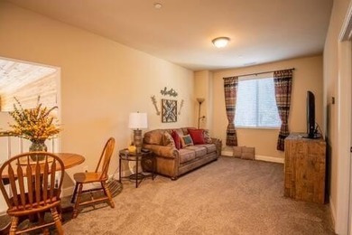 This beautifully maintained mountain retreat offers the perfect - photo 8