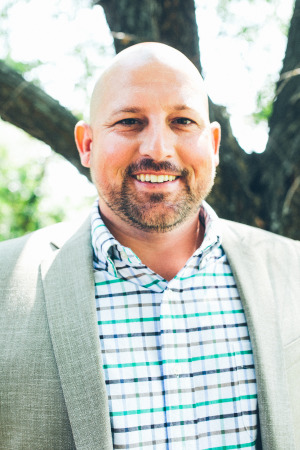 Eric Fine with Porches & Pastures in OK advertising on LakeHouse.com