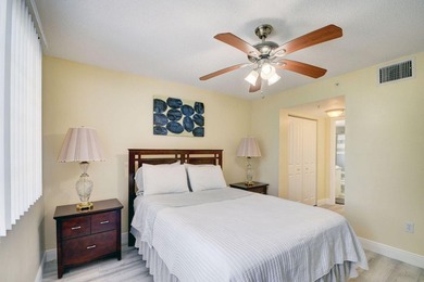 Amazing gated community of Grandview at Crestwood - 2/2 freshly - photo 17