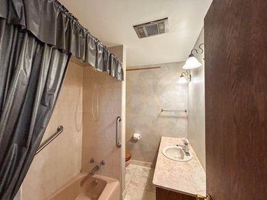 spacious contemporary one-owner estate in the heart of Paddock - photo 7